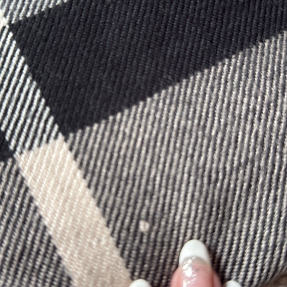 BURBERRY Extra fine merino poncho pashmina scarf wrap . AUTHENTIC - Picture 7 of 8